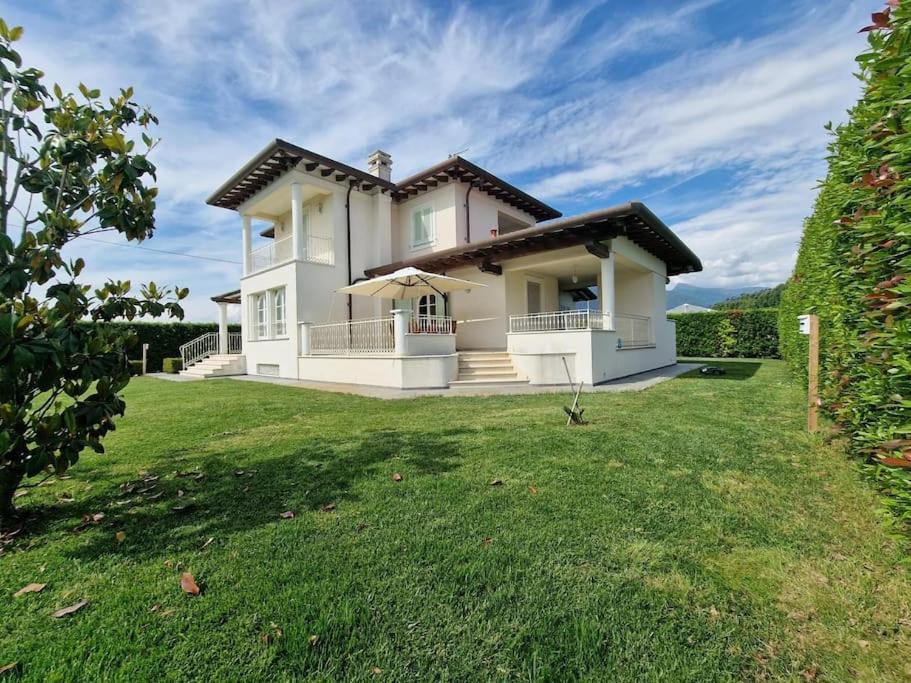 Villa Oriella - Piscina Idromassaggio E Relax -Versilia Camaiore Exterior photo