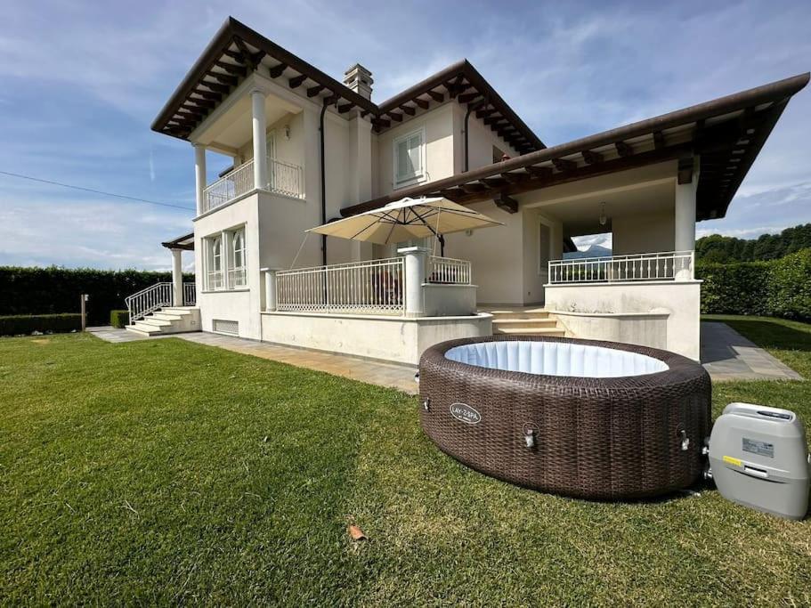 Villa Oriella - Piscina Idromassaggio E Relax -Versilia Camaiore Exterior photo